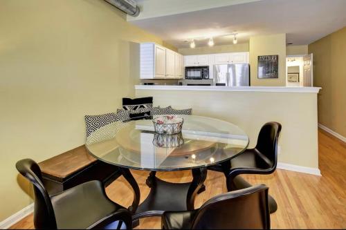 Lux Townhouse Walk To All – Louisville, KY