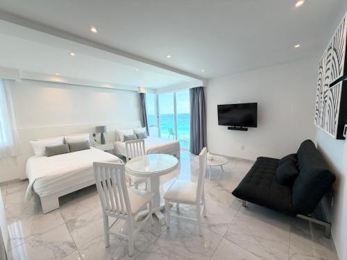 Beachfront Suite Deluxe -Best Ocean View, Resort with beach, Gym and Spa, Cancún (zdjęcie 7)