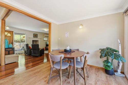 Dorathee Cottage - Pet Friendly - Absolute Waterfront in Singletons Mill