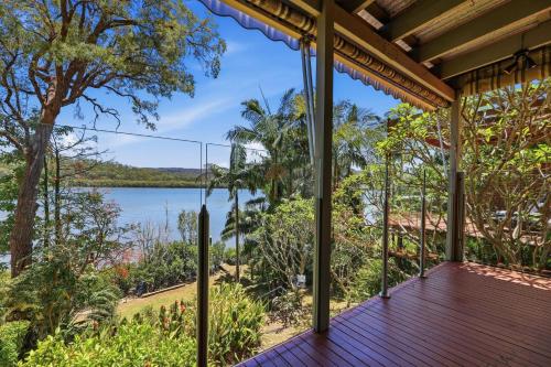 Dorathee Cottage - Pet Friendly - Absolute Waterfront in Singletons Mill