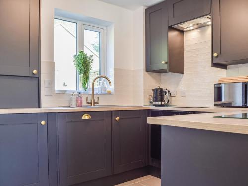 Konyha, The Cottage On The Green - Uk47990 in Chipping Norton