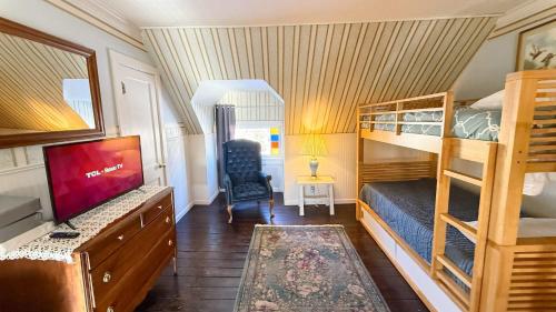 Historic Loft on top of The Governors Mansion in Leadville, USA