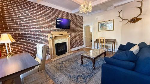 Cozy Condo In The Governor's Mansion Pets Okay