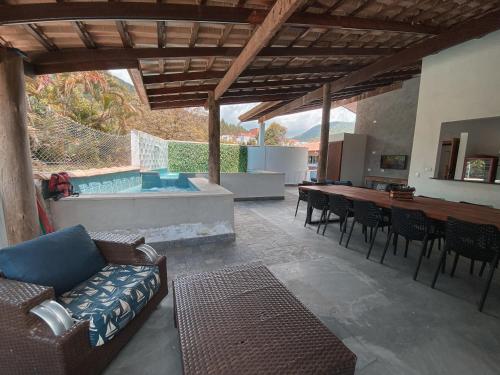 Casa na praia Com piscina aquecida – khách sạn tại Praia Pereque-Mirim