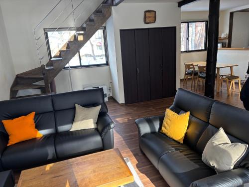 The Yellow House - image 5