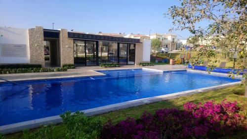 House A in a residential condominium with a pool – khách sạn tại San Cristobal