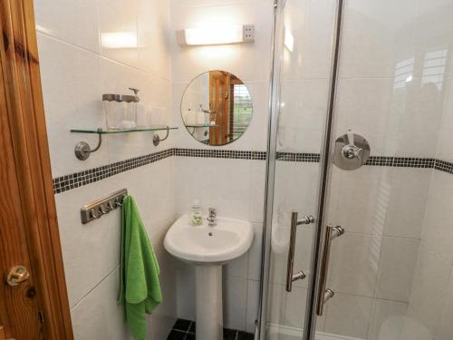 Lough Cluhir Cottage - image 3