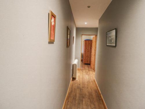 Lough Cluhir Cottage - image 2