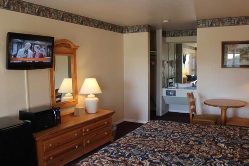 Lakeside Inn & Suites