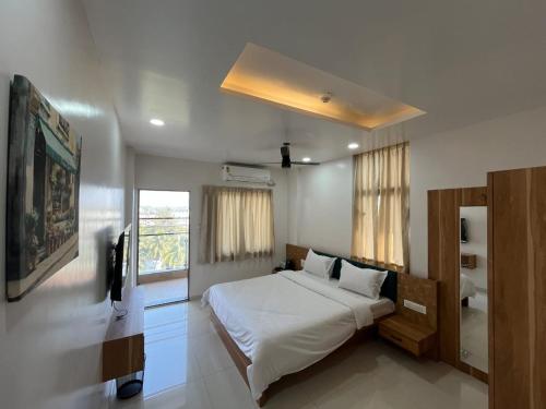 HOTEL LOTUS SUITES in Miraja