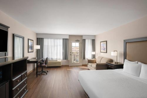 帕索羅布爾斯溫德姆拉昆塔套房酒店 (La Quinta Inn & Suites by Wyndham Paso Robles) in 帕索羅布爾斯(CA)