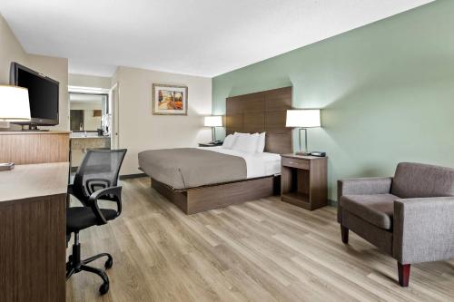 Quality Inn - image 9