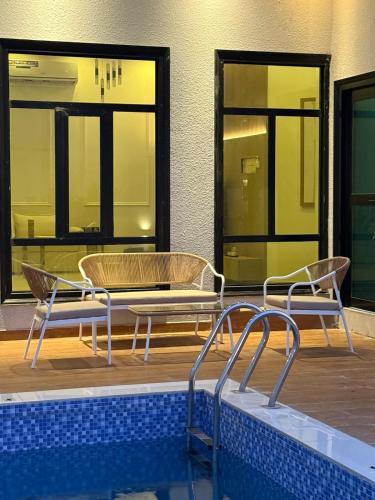 H chalet in Barka