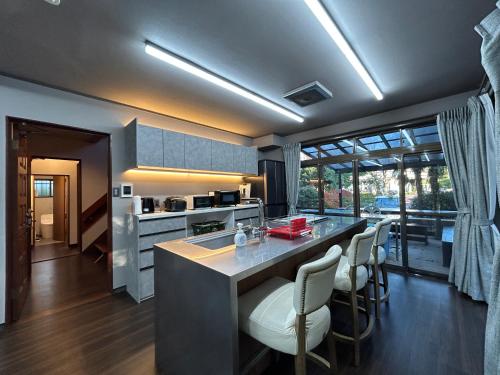 ファミーユ 一碧湖 湖近く 温泉 屋根付バーベキューテラス 1棟貸切宿