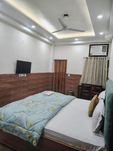 Roop Mahal - Wadgaon