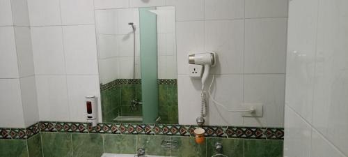 S S Luxor Hotel - image 9