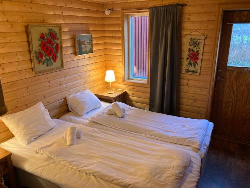 Madam Blås mysiga stugor med vedeldad bastu och badtunna