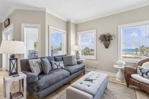 Luxury Private Beachfront Condo with Parking Garage & Stunning Views - image 5