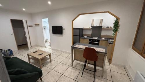 Bel appartement rénové en cœur de ville - Location saisonnière - Gignac