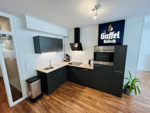 Kitchen, Vima`s Apartment mit Terrasse, Pool & Tennis-Court - bei Koln in Bergisch Gladbach