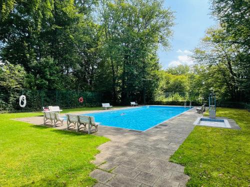 Swimming pool, Vima`s Apartment mit Terrasse, Pool & Tennis-Court - bei Koln in Bergisch Gladbach