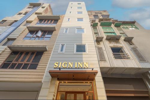 Exterior view of Hotel sign inn Few Steps From Golden Temple
