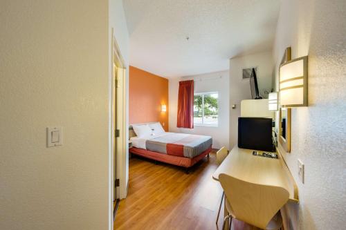 Motel 6-Brampton, ON - Toronto Located in Brampton, Motel 6 - Toronto - Brampton is a perfect starting point from which to explore Brampton (ON). The hotel offers a high standard of service and amenities to suit the individual need