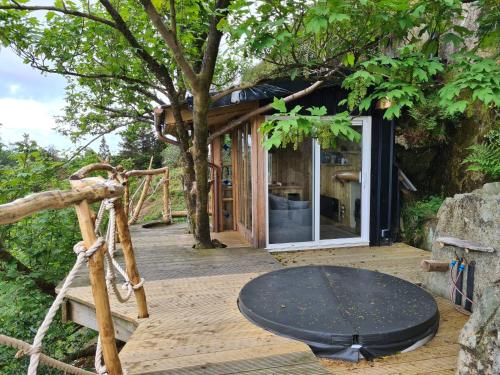 Pezsgőfürdő, Balance Treehouse in Belleek
