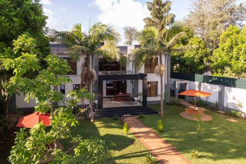 Pohled zvenku, The Meru House in Meru