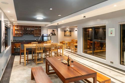 Bar/salonek, The Meru House in Meru