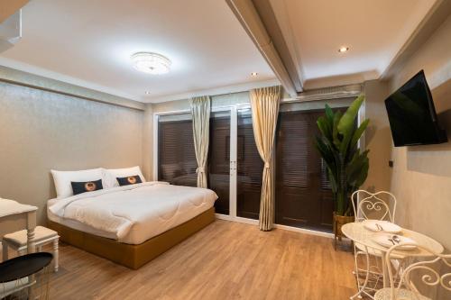 room detail thumbnail 0