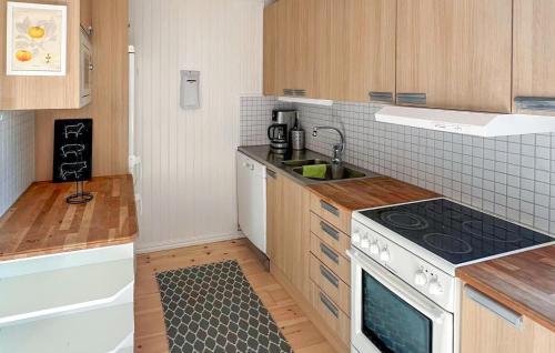 virtuve, 3 Bedroom Nice Home In Burgsvik in Burgsvik