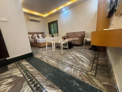GOLDEN VISTA RESORT - 10 Minute From Mayapur Temple in Krishnanagar