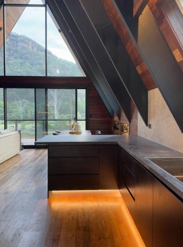 Ashwood AFrame - Secluded Riverfront Luxe in St Albans