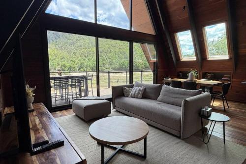 Ashwood AFrame - Secluded Riverfront Luxe in St Albans