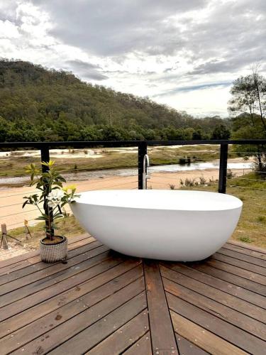 Ashwood AFrame - Secluded Riverfront Luxe in St Albans