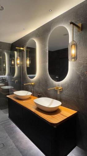 Ashwood AFrame - Secluded Riverfront Luxe in St Albans
