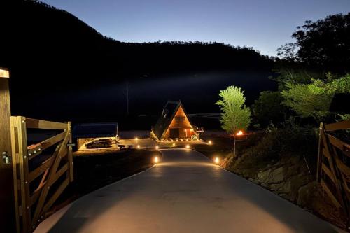 Ashwood AFrame - Secluded Riverfront Luxe in St Albans