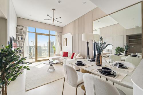 VayK - Bright and Modern One Bedroom in JVC - image 2