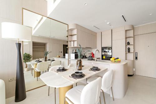 VayK - Bright and Modern One Bedroom in JVC - image 10