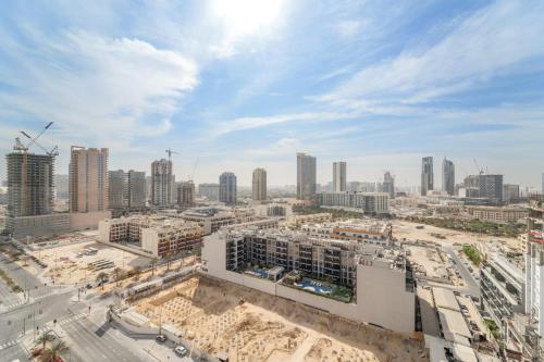 VayK - Contemporary One Bedroom Apartment in JVC - image 6