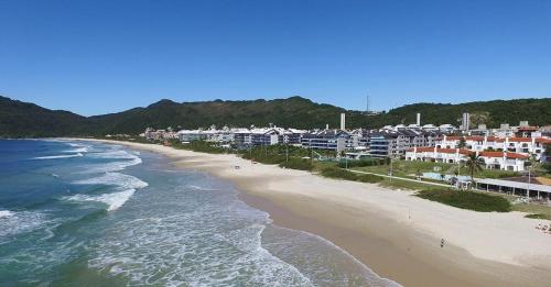 Praia Brava Floripa AP 50 m da praia in 普拉亞布拉瓦
