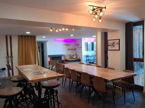Grand appartement rénové centre station avec balcon - 14p, animaux admis