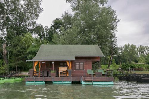 Morning Star River Retreat - A Boathouse in Belgrade