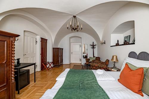 Giselle Buda Castle - image 11
