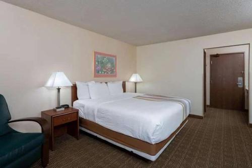La Quinta Inn by Wyndham Indianapolis East-Post Drive - image 9