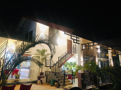 Lotus Cool Hotel in Galketigama