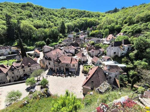 Tuvākā izklaides vieta, Le Puits de Garival in Saint-Gery