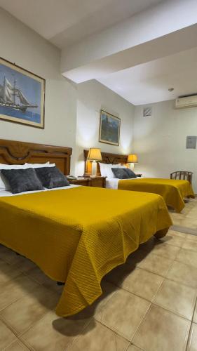 2 double beds