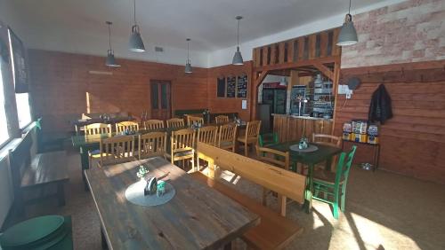 Restorāns, Chata v Lískách (Chata v Liskach) in Všelibice